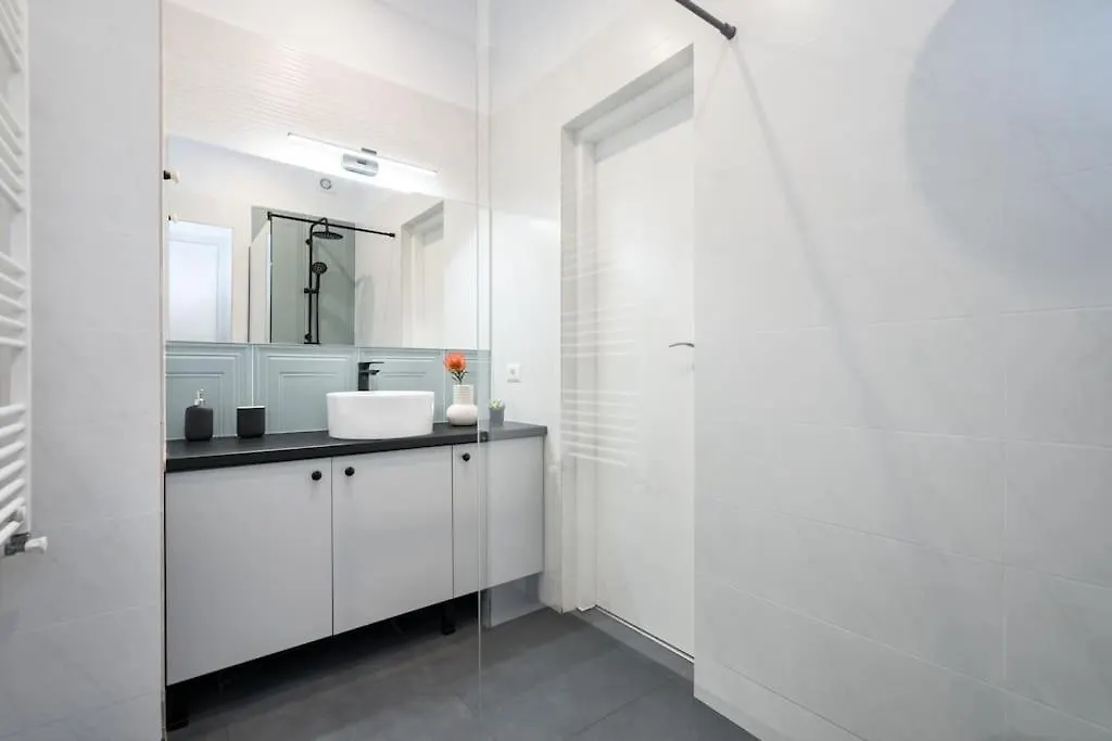 Sunny 4Br Flat - Top Location - Charming Balcony Bucharest Apartment