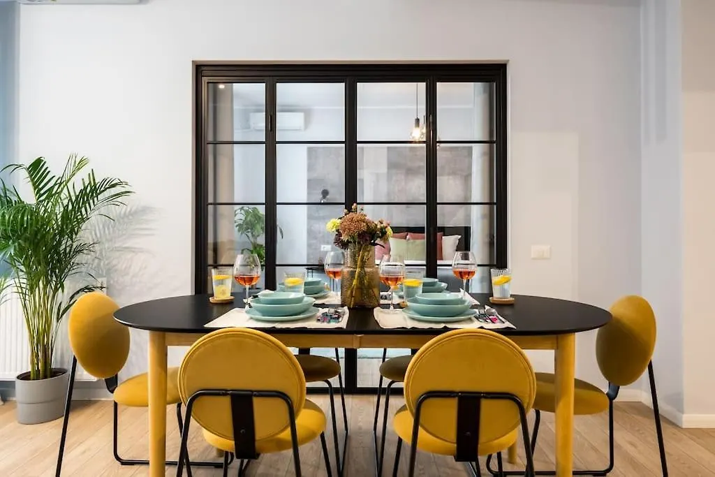 Sunny 4Br Flat - Top Location - Charming Balcony Bucharest Romania