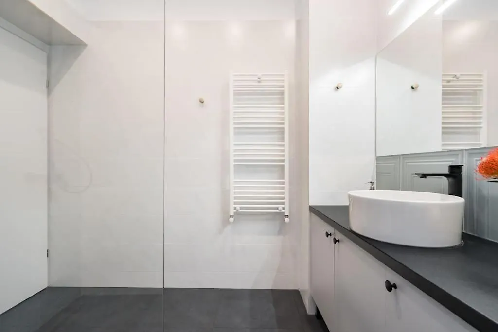 Apartment Sunny 4Br Flat - Top Location - Charming Balcony Bucharest