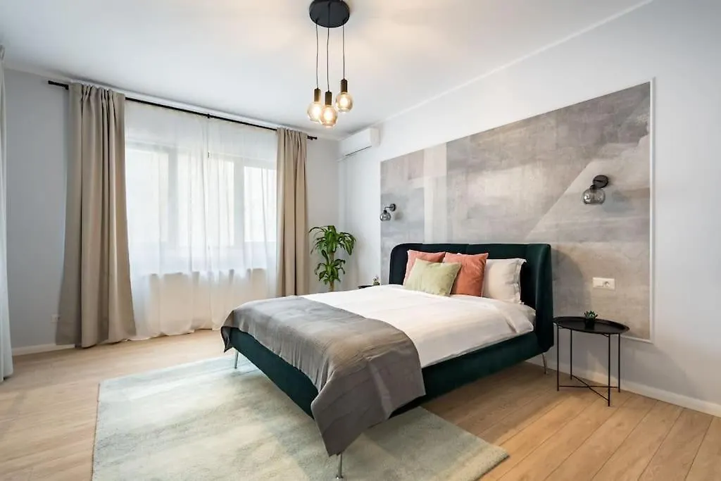 Sunny 4Br Flat - Top Location - Charming Balcony Bucharest 0*,  Romania