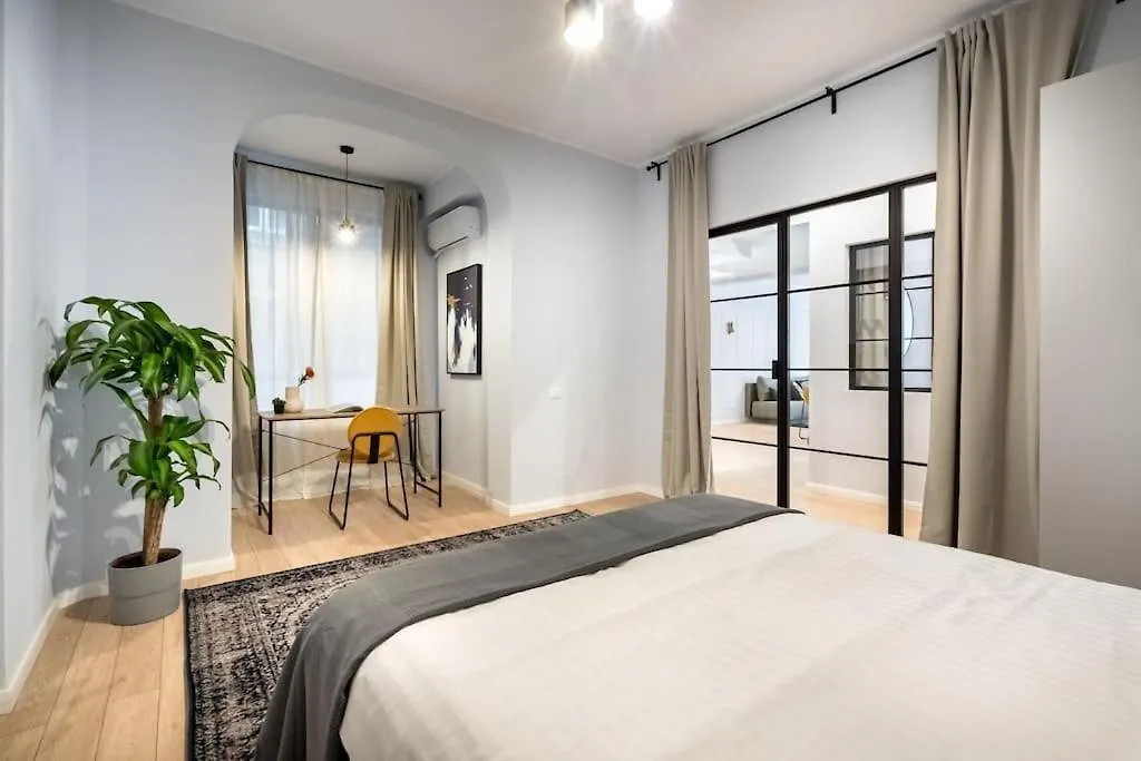 Sunny 4Br Flat - Top Location - Charming Balcony Bucharest Apartment
