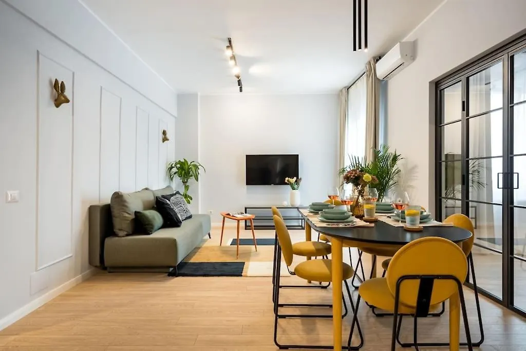 Sunny 4Br Flat - Top Location - Charming Balcony Bucharest Apartment
