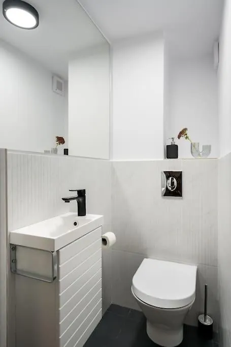 Sunny 4Br Flat - Top Location - Charming Balcony Bucharest Apartment