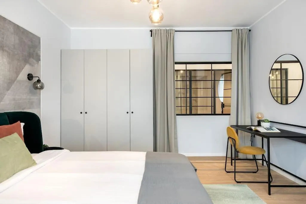 Apartment Sunny 4Br Flat - Top Location - Charming Balcony Bucharest