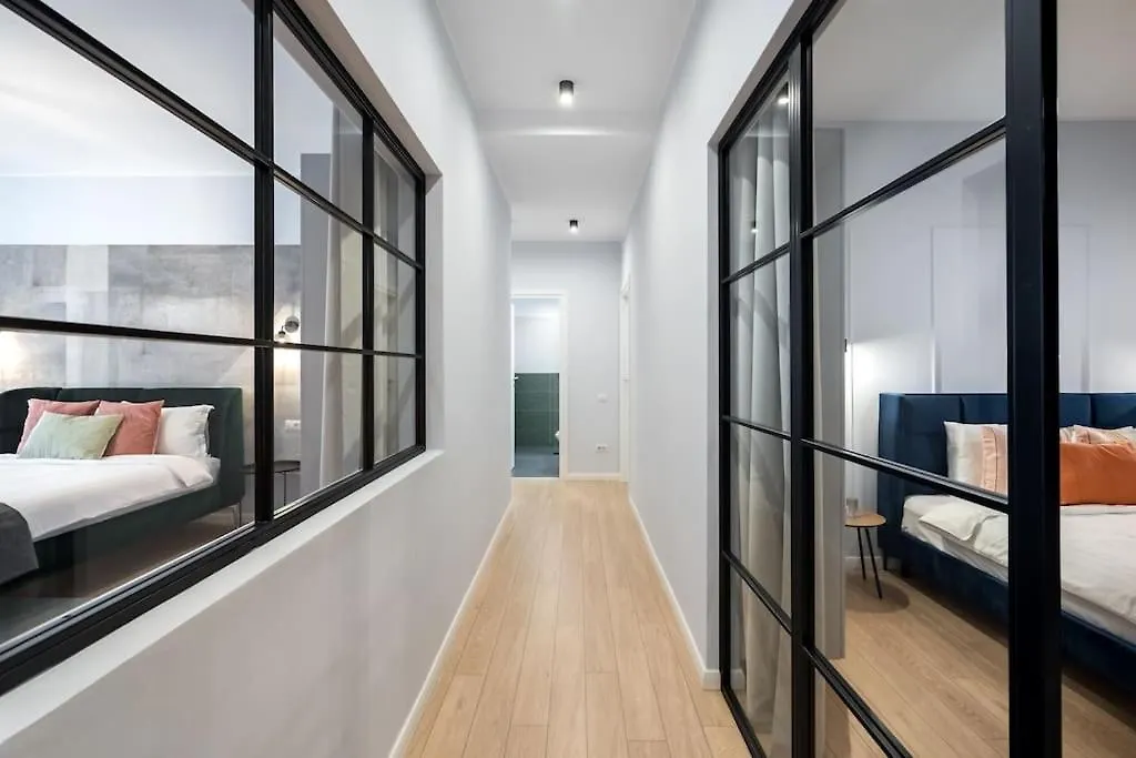 Apartment Sunny 4Br Flat - Top Location - Charming Balcony Bucharest
