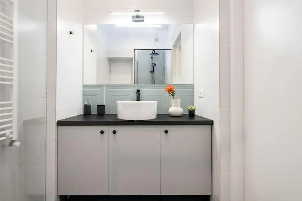 Sunny 4Br Flat - Top Location - Charming Balcony Bucharest 0*,