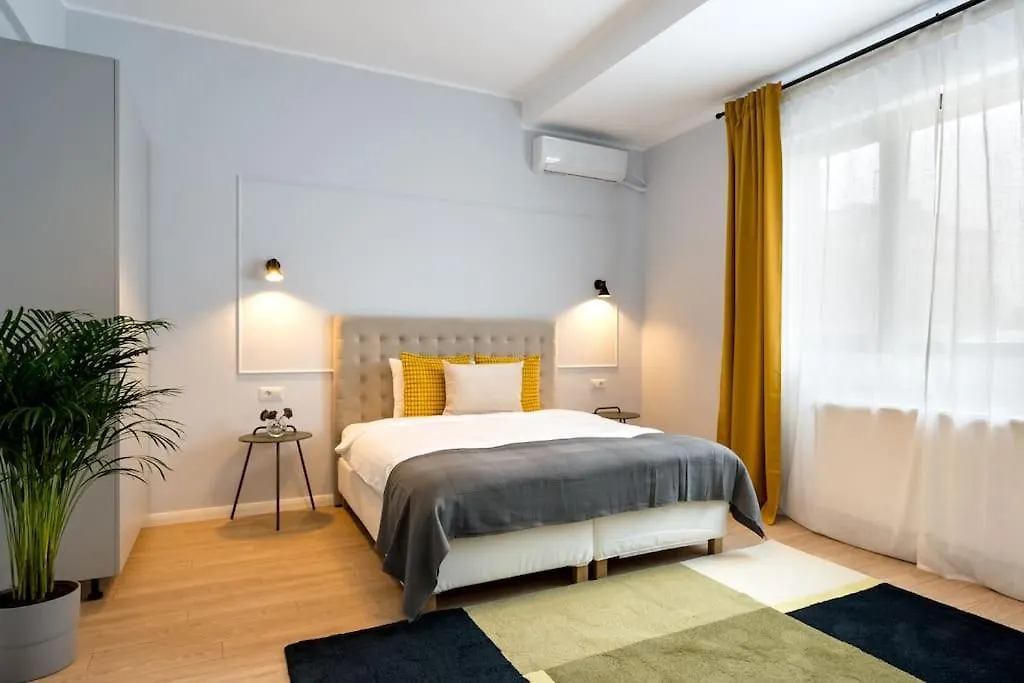 Sunny 4Br Flat - Top Location - Charming Balcony Bucharest 0*,