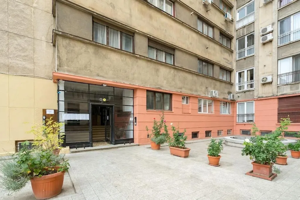 Apartment Sunny 4Br Flat - Top Location - Charming Balcony Bucharest
