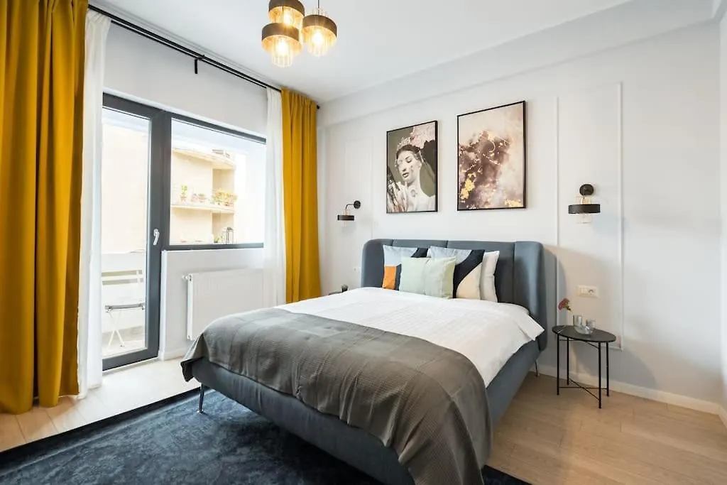 Sunny 4Br Flat - Top Location - Charming Balcony Bucharest 0*,
