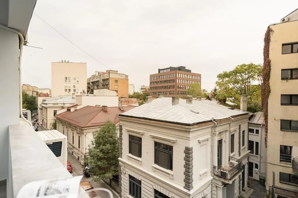 Sunny 4Br Flat - Top Location - Charming Balcony Бухарест 0*,  Румыния