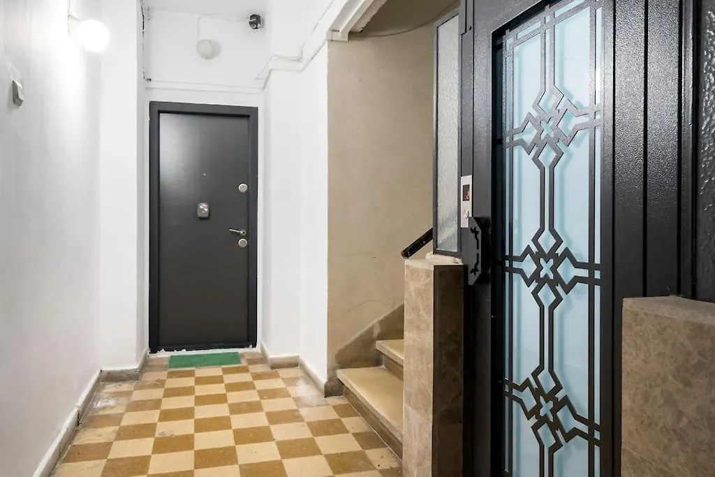 Sunny 4Br Flat - Top Location - Charming Balcony Бухарест 0*,  Румыния
