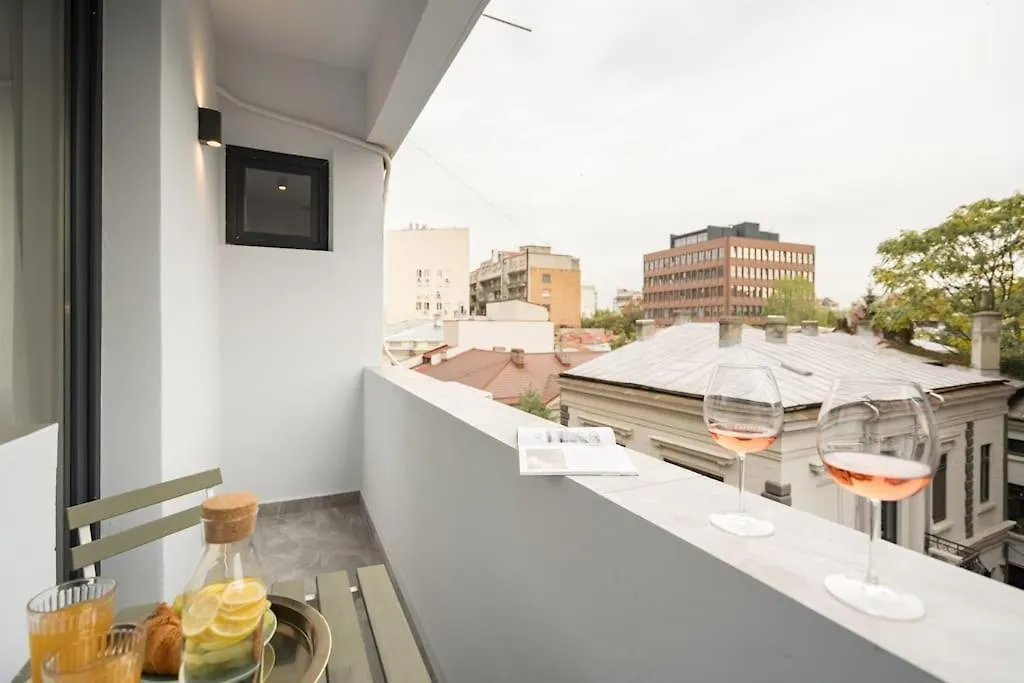 Sunny 4Br Flat - Top Location - Charming Balcony Бухарест 0*,  Румыния
